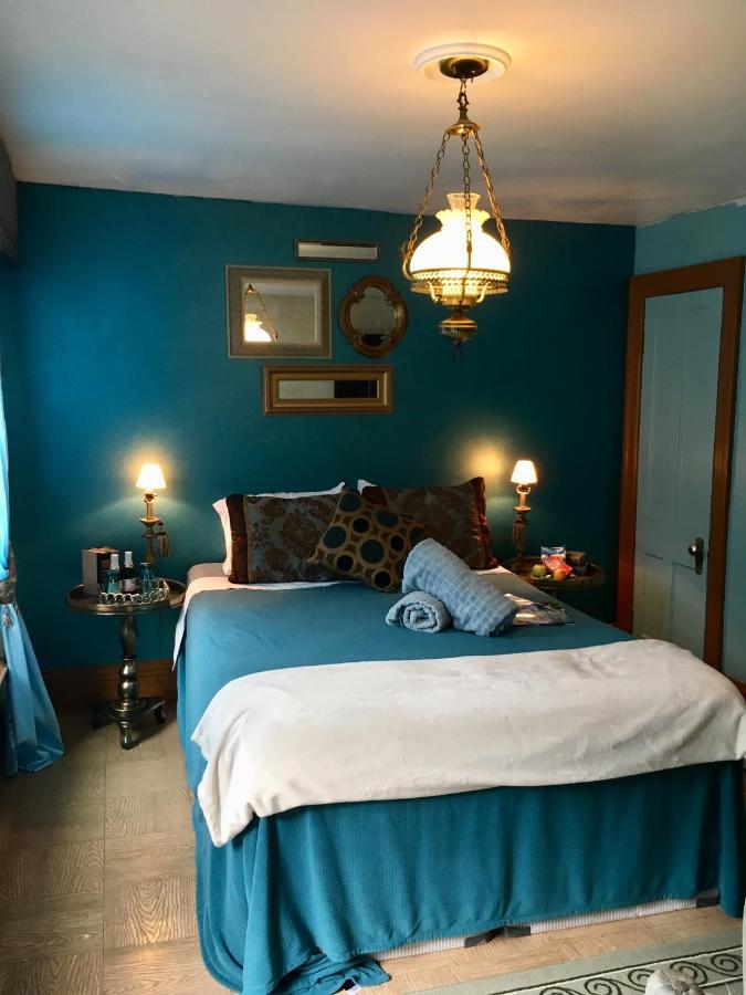 Aaron House Of Bed and breakfast Niagara Falls